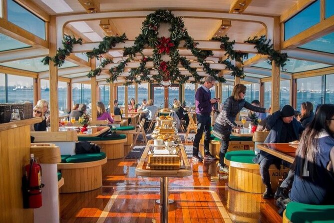 New York City Holiday Brunch Cruise on Classic Boat - Practicalities: Group Size, Accessibility, and Booking Tips