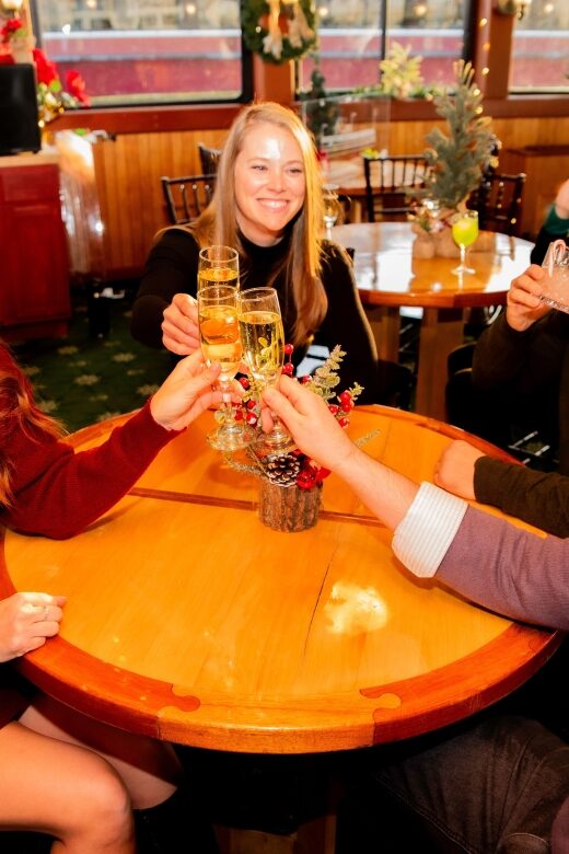 New York City: Holiday Jazz Classic Motor Yacht Cruise - Live Holiday Jazz and Festive Musical Atmosphere