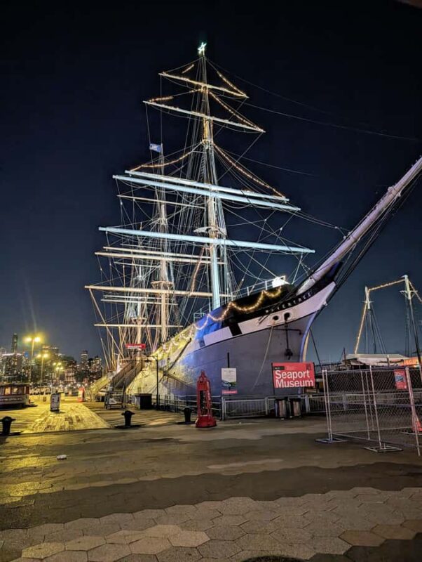 New York City Holiday Lights Tour - Scenic Views at South Street Seaport and Brooklyn Bridge