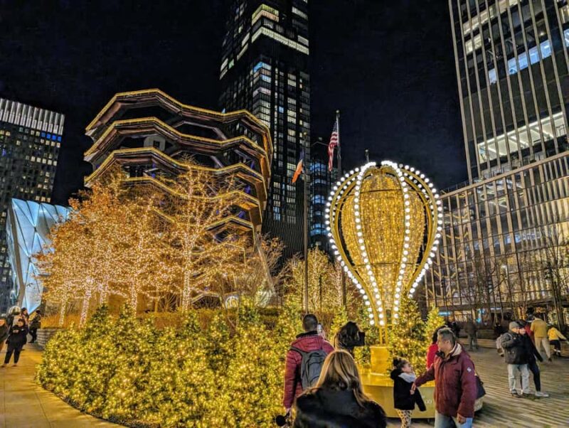 New York City Holiday Lights Tour - Passes by Iconic Landmarks: Washington Square Park and the NY Public Library