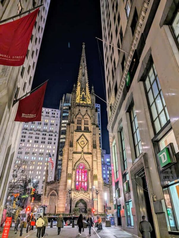 New York City Holiday Lights Tour - The Experience of a Guide and the Vehicle