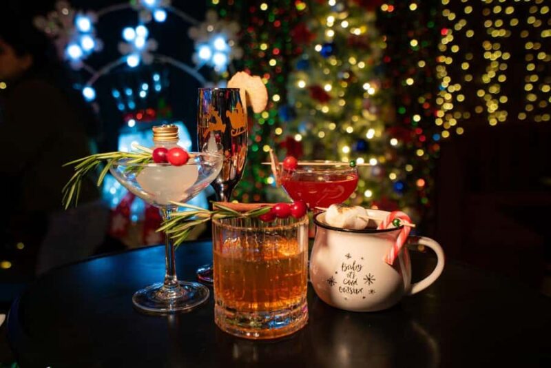 New York City: Holiday Mini Golf + Cocktail & S'more - Stepping into the Winter Wonderland Ski Lodge at Puttery NYC