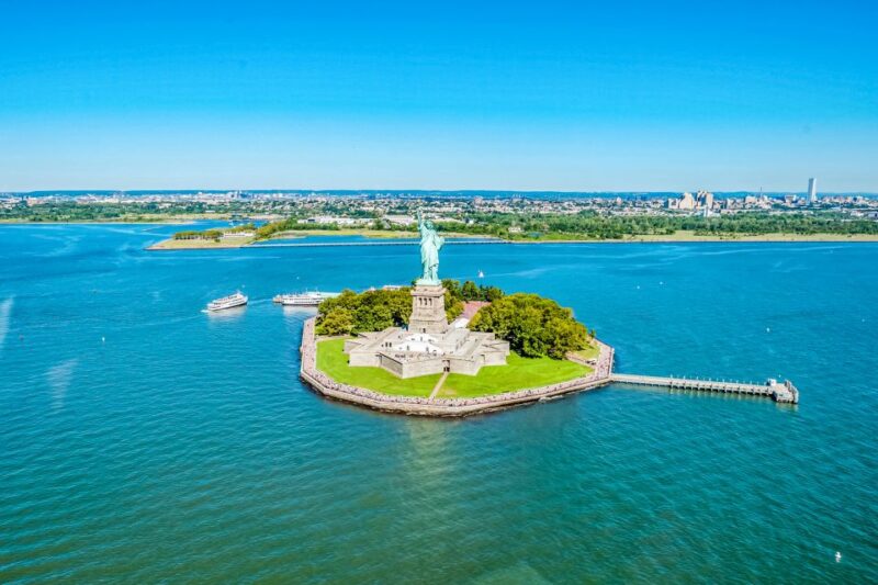 New York City: Manhattan Helicopter Tour - Safety and Customer Service: What Reviews Highlight