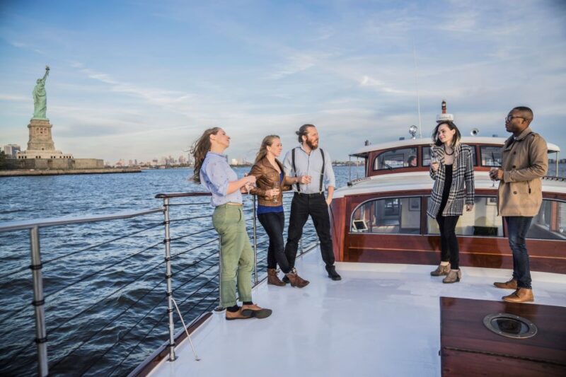 New York City: Mini Yacht Boat Ride with Sightseeing - Key Points
