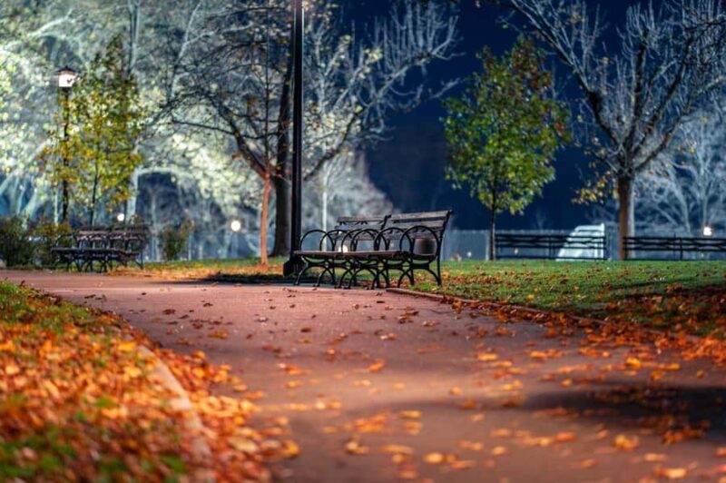 New York City: Queens Private Tour - Relaxing Green Space and Bridge Views at Astoria Park