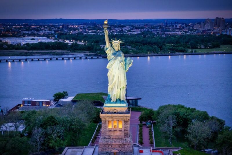 New York City: Romantic Helicopter Proposal - Route and Flight Options in NYC