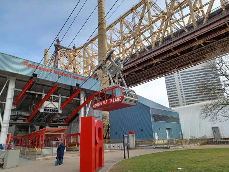 New York City: Roosevelt Island Walking Tour with Tram Ride - Key Points