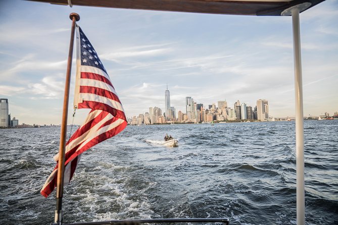 New York City Sightseeing Cruise from Chelsea Piers - The Vintage Yacht: A Classic Setting for Sightseeing
