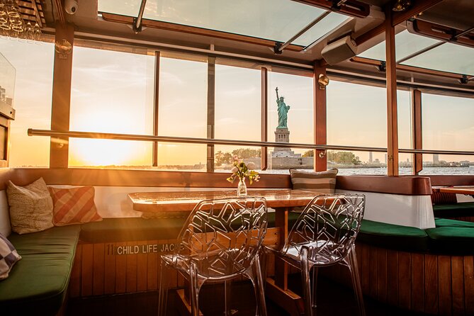 New York City Sunset Cruise on a Yacht - Enjoy a Luxurious Sunset Yacht Cruise with Iconic NYC Views