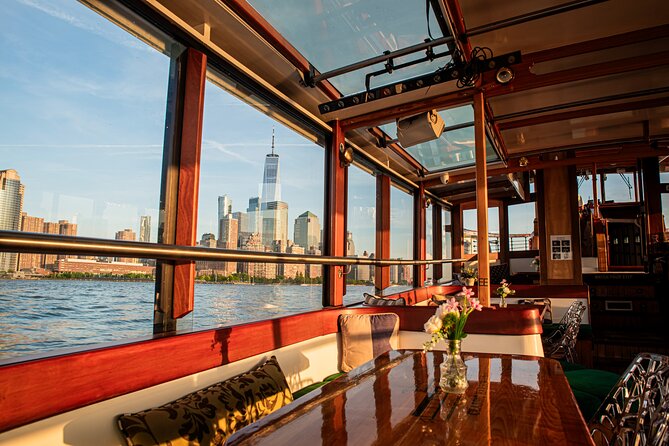 New York City Sunset Cruise on a Yacht - Food, Drinks, and Onboard Amenities