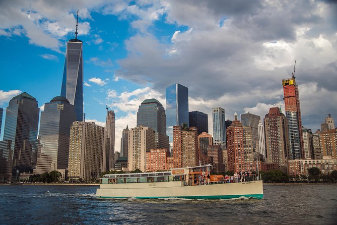 New York City Sunset Cruise on a Yacht - The Pacing and Crowd Experience