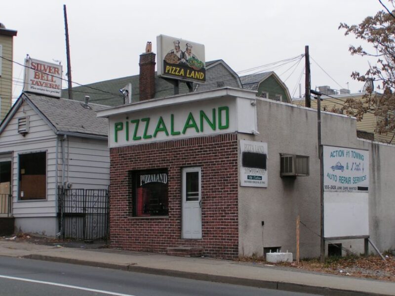 New York City: The Sopranos Filming Locations Bus Tour - Relaxing Journey into Sopranoland: Transport and Group Size