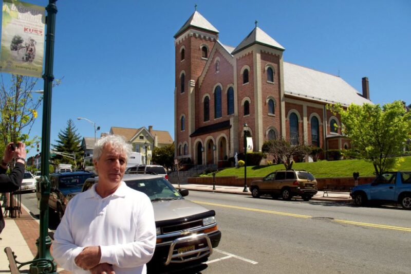 New York City: The Sopranos Filming Locations Bus Tour - Sitting in Tony’s Restaurant Booth: Final Episode Location