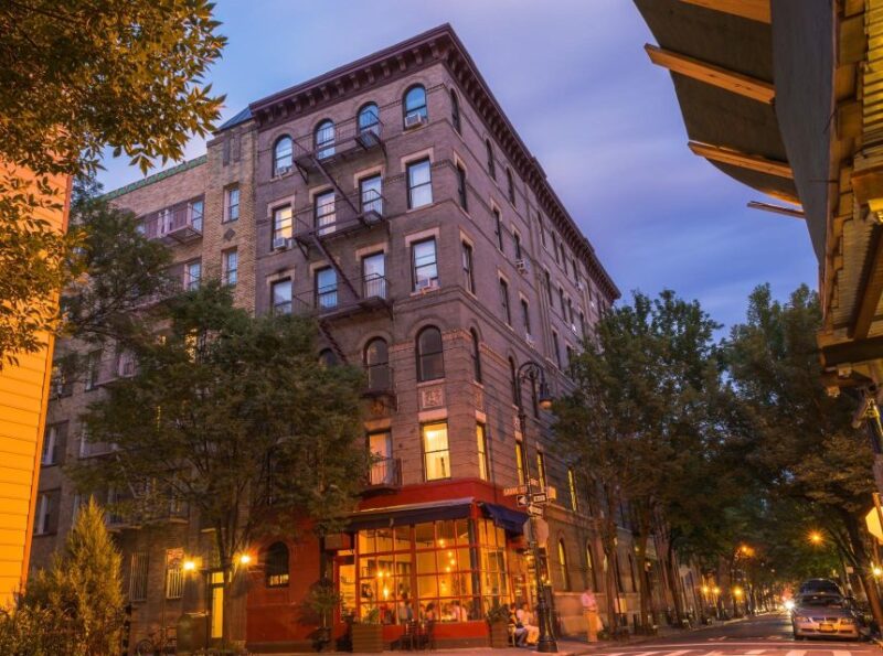 New York City: TV Show 'Friends' Private Car Tour & Tickets - Logistics and Group Size Management