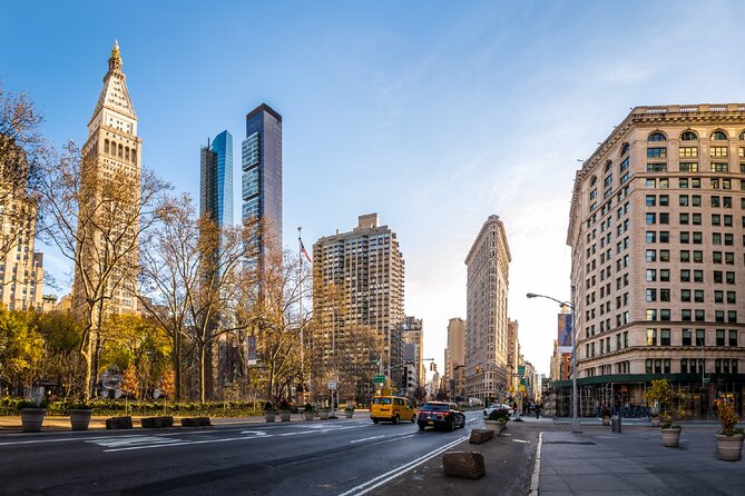 New York City Walking Tour 3h30 and 22 audio reviews - Iconic Landmarks: Times Square and Broadway