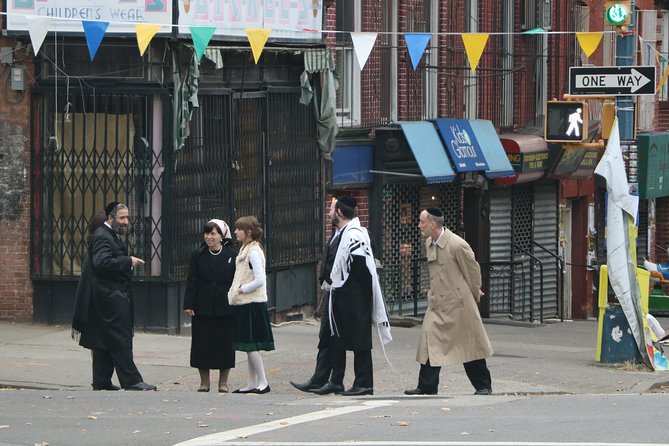 New York contrasts: Manhattan, The Bronx, Queens & Brooklyn - Iconic Sights in Queens and Brooklyn