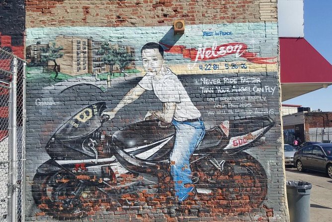 New York Contrasts Tour - Entering Flushing Meadows Corona Park and the Unisphere