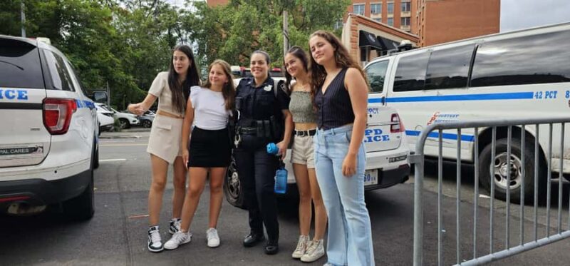 New York Contrasts Tour in Spanish, three great neighborhoods. - Brooklyns Jewish Quarter and DUMBO: Cultural Heart and Brooklyn Bridge Walk