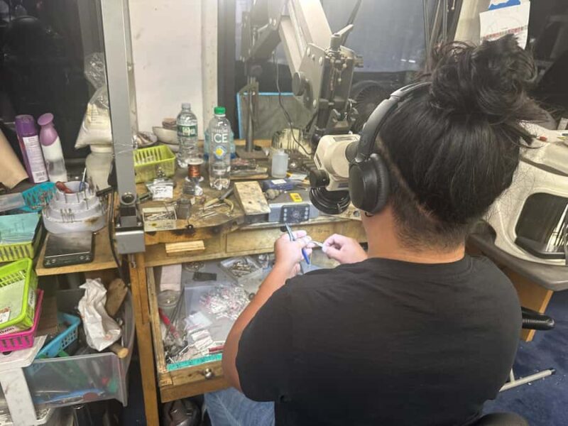 New York: Diamond District Guided Tour - Jewelry Setting and Finishing Demonstrations