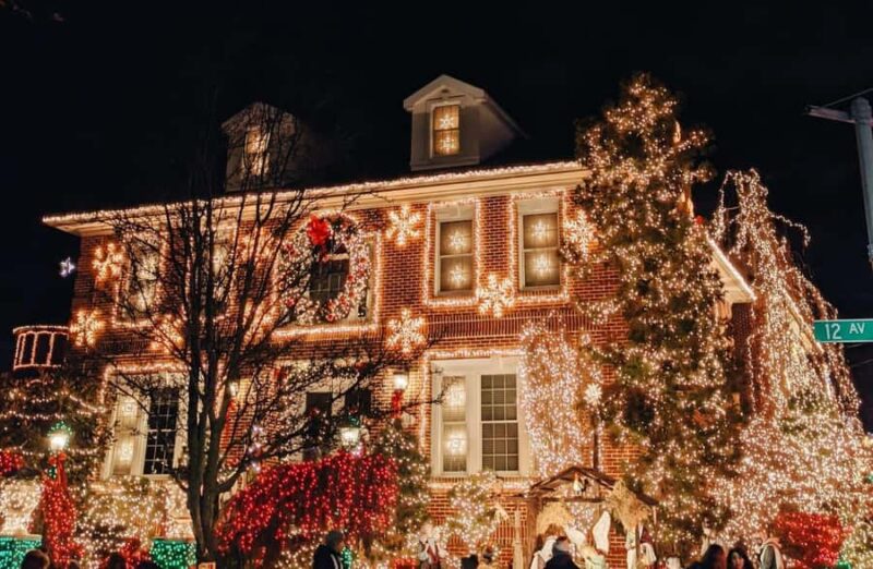 New York: Dyker Heights Christmas Lights Guided Tour - Meet Your Guide and Transportation in Midtown Manhattan