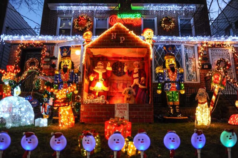 New York: Dyker Heights Christmas Lights Guided Walking Tour - Physical Requirements and Accessibility
