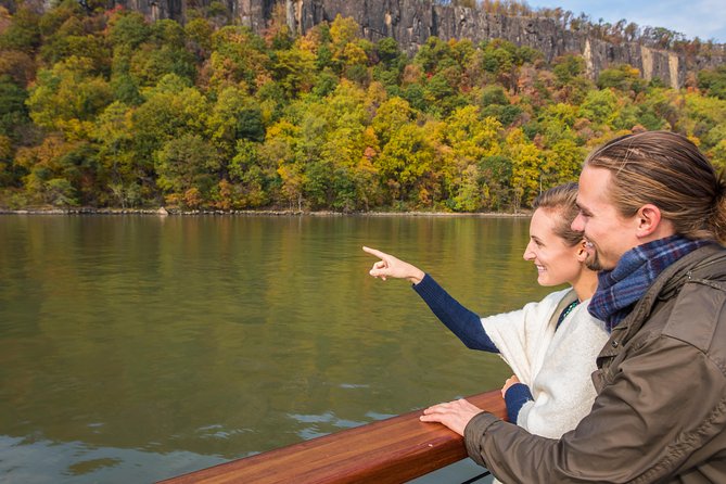 New York Fall Foliage Cruise up the Hudson River - Sights Along the Hudson River: Landmarks and Natural Beauty