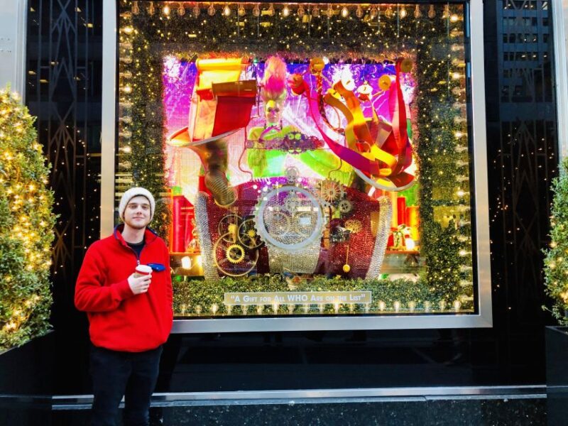 New York Holiday Lights and Movie Sites Bus Tour - Celebrating the Holiday Spirit: Lights and Decorations