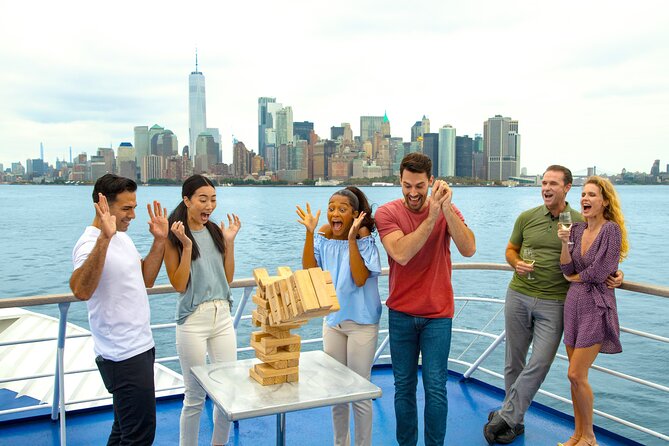 New York Signature Lunch Cruise - Entertainment: Music and Dancing on the Water