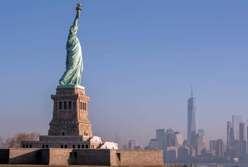 New York: Statue of Liberty and Ellis Island Tour - Discover the Iconic Statue of Liberty and Historic Ellis Island in a Guided Tour