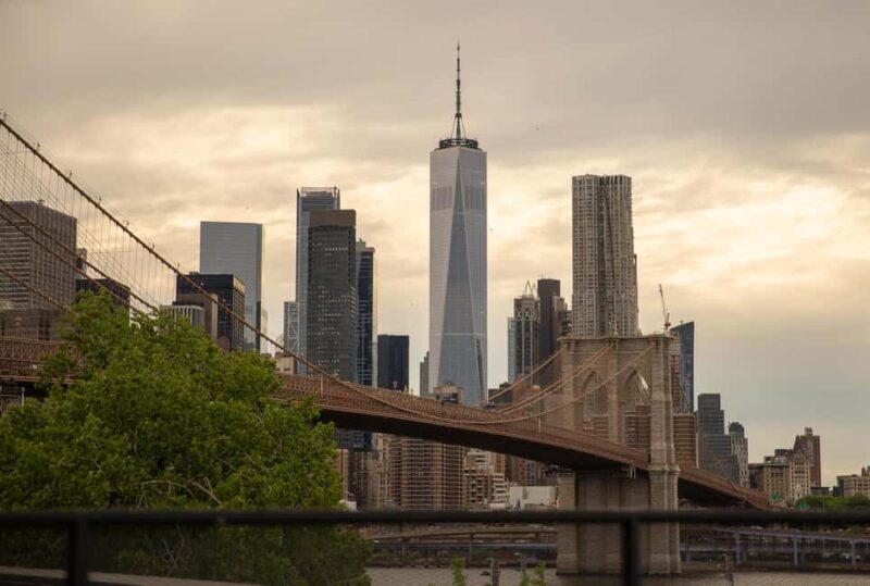 New York: Summer in Brooklyn Walking Tour - Crossing the Iconic Brooklyn Bridge on Foot