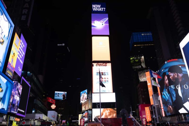 New York: Times Square Evening Walking Tour with Hot Dog - Practical Logistics and Group Experience