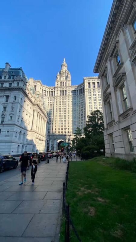New York: Walk in the Financial District from Wall Street to El Toro - Visiting the New York Mercantile Exchange and Stone Street