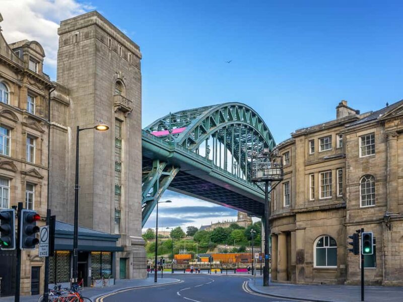 Newcastle Unveiled Tour: History, Bridges, and Secrets in Spanish - Explore Newcastle’s Iconic Landmarks from Grey’s Monument