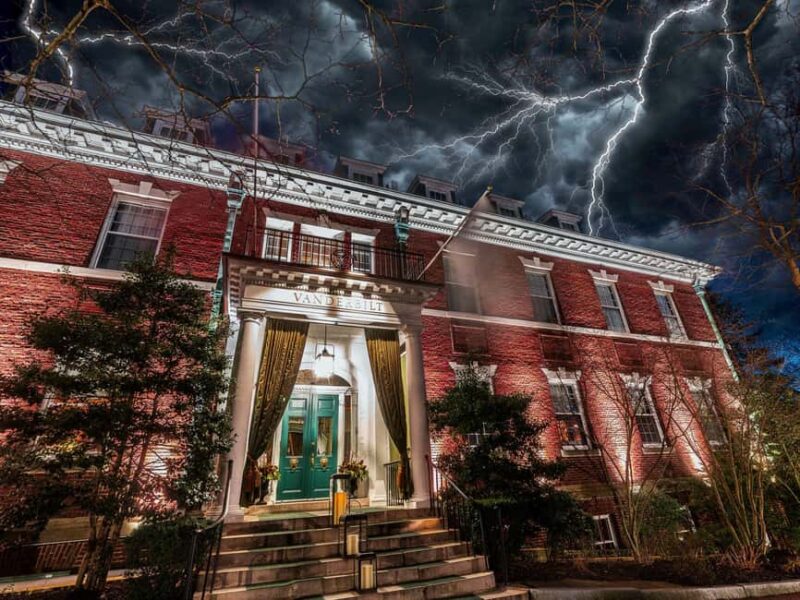 Newport Ghosts: Seaside Hauntings and Hags Tour - The Vibrant Tales from Newport’s Coastal Waters