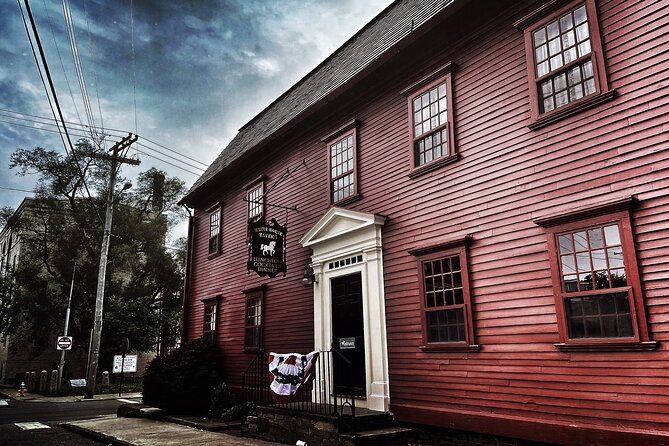 Newport Ghosts: Seaside Hauntings and Hags Tour - Vernon House and Revolutionary War Spirits