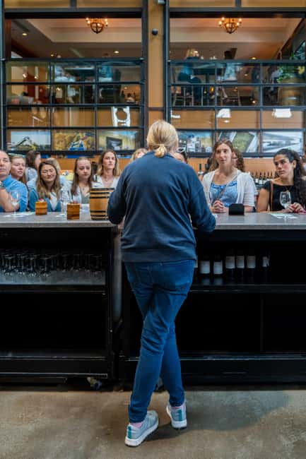 Newport: Vineyards Winery Tour + Tasting - Inside the Tasting Room and Wine Selection