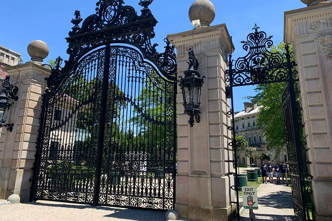 Newport's Opulent Gilded Age Homes: A Self-Guided Audio Tour - Key Points