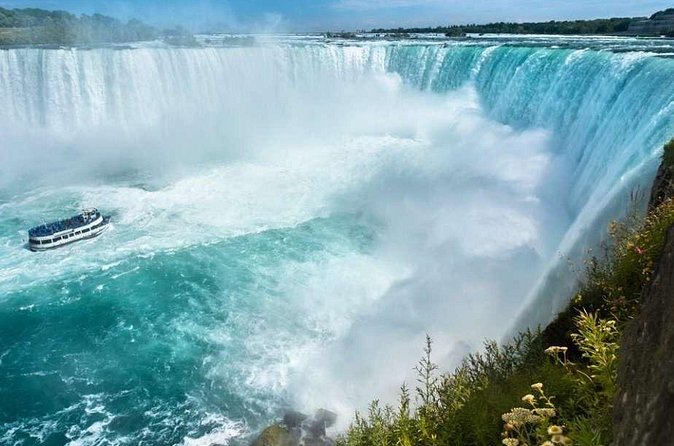 Niagara Bliss Tour With Maid of Mist, Cave of Winds & More (USA) - Discovering Goat Island and Its Fascinating History