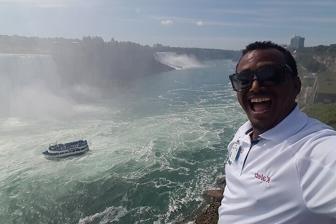 Niagara Elite-Small Group 7 guests: Cruise, Behind Falls, Skylon - How the Tour Starts at the Niagara Falls Meeting Point