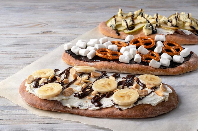 Niagara Falls All Canadian Food Walking Tour - Sweet Finale at BeaverTails on Clifton Hill