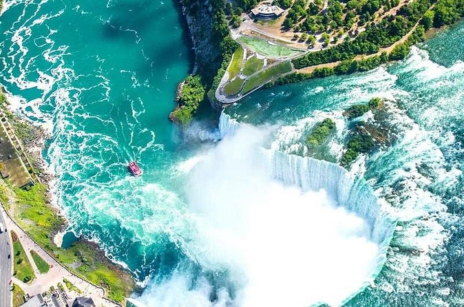 Niagara Falls and Toronto Downtown City Tour - Transition to Toronto: From Aquariums to Iconic Landmarks