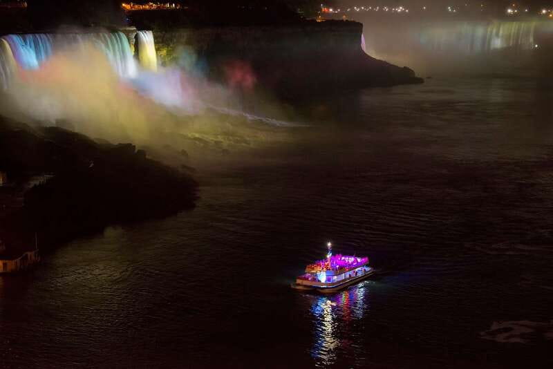Niagara Falls, Canada: Evening Fireworks Cruise - Food and Drinks on Board
