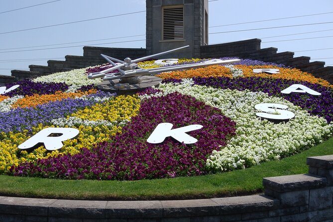 Niagara Falls Canada: Helicopter + Boat + Lunch & more US Pick-up - Canadian Lunch and Tastings at Maple Leaf Place