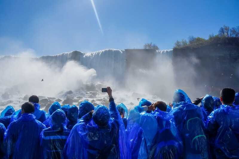 Niagara Falls: Canadian Side Day Trip with Maid of The Mist - Guides and Personalities on the Tour