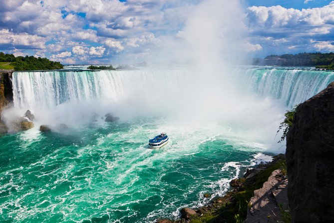 Niagara Falls Canadian Side Tour and Maid of the Mist Boat Ride Option - Professional and Engaging Guides