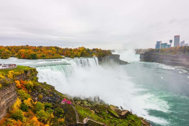 Niagara Falls: Guided Falls Tour with Dinner and Fireworks - The Illumination Show and Fireworks Spectacle