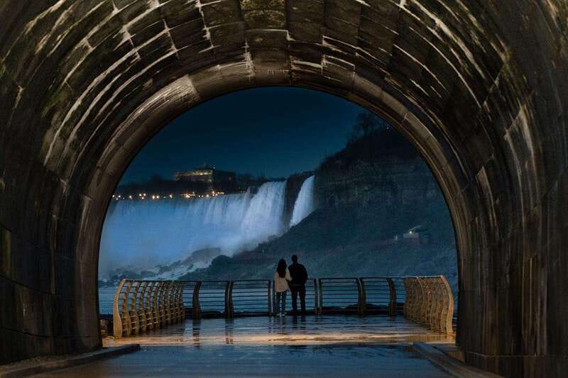 Niagara Falls: Night Tour w/ 3 Course Dinner & Light Show - Who Will Appreciate This Niagara Falls Night Tour?