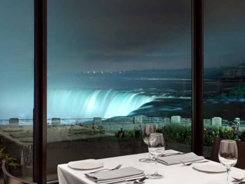 Niagara Falls: Night Tour with Fireworks Boat Ride & Dinner - Logistics and Group Size