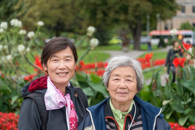Niagara Falls One-Day Discovery Private Tour from Toronto - Viewing the Falls from the Table Rock Welcome Centre