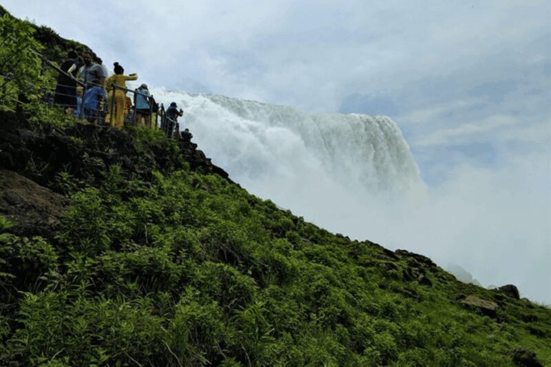 Niagara Falls: Private Tour with Maid of the Mist - Experience the Thrill of the Maid of the Mist Cruise